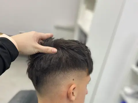Tunsoare bărbătească fade, la Yasmin